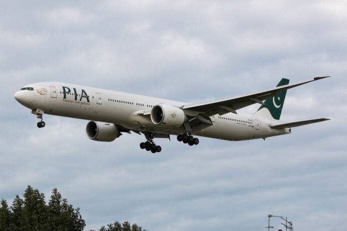 PIA-B777