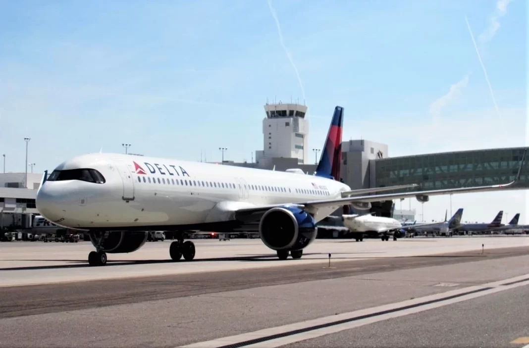 delta-aircraft-at-denver-airport-aviatechchannel