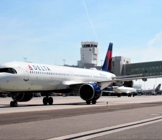 delta-aircraft-at-denver-airport-aviatechchannel