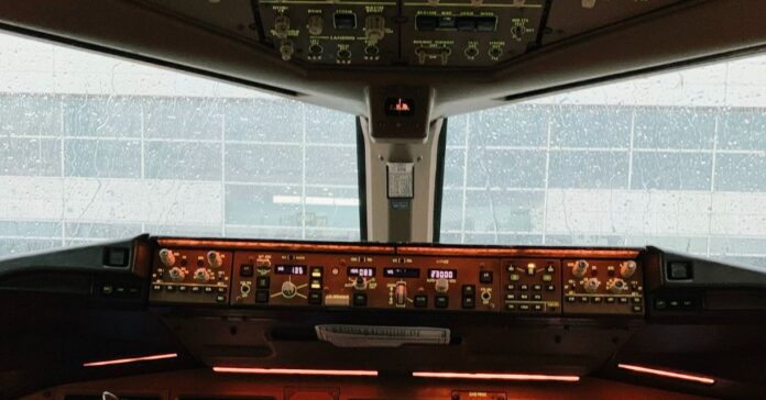 can-planes-fly-in-rain-aviatechchannel
