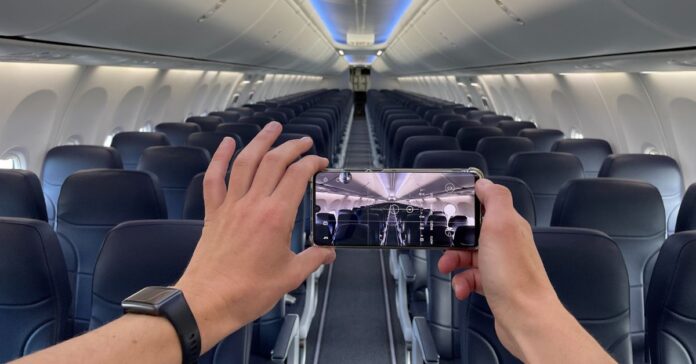 keep-phone-safe-in-a-flight-aviatechchannel