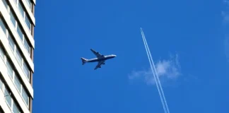 why-do-plane-leave-trails-aviatechchannel